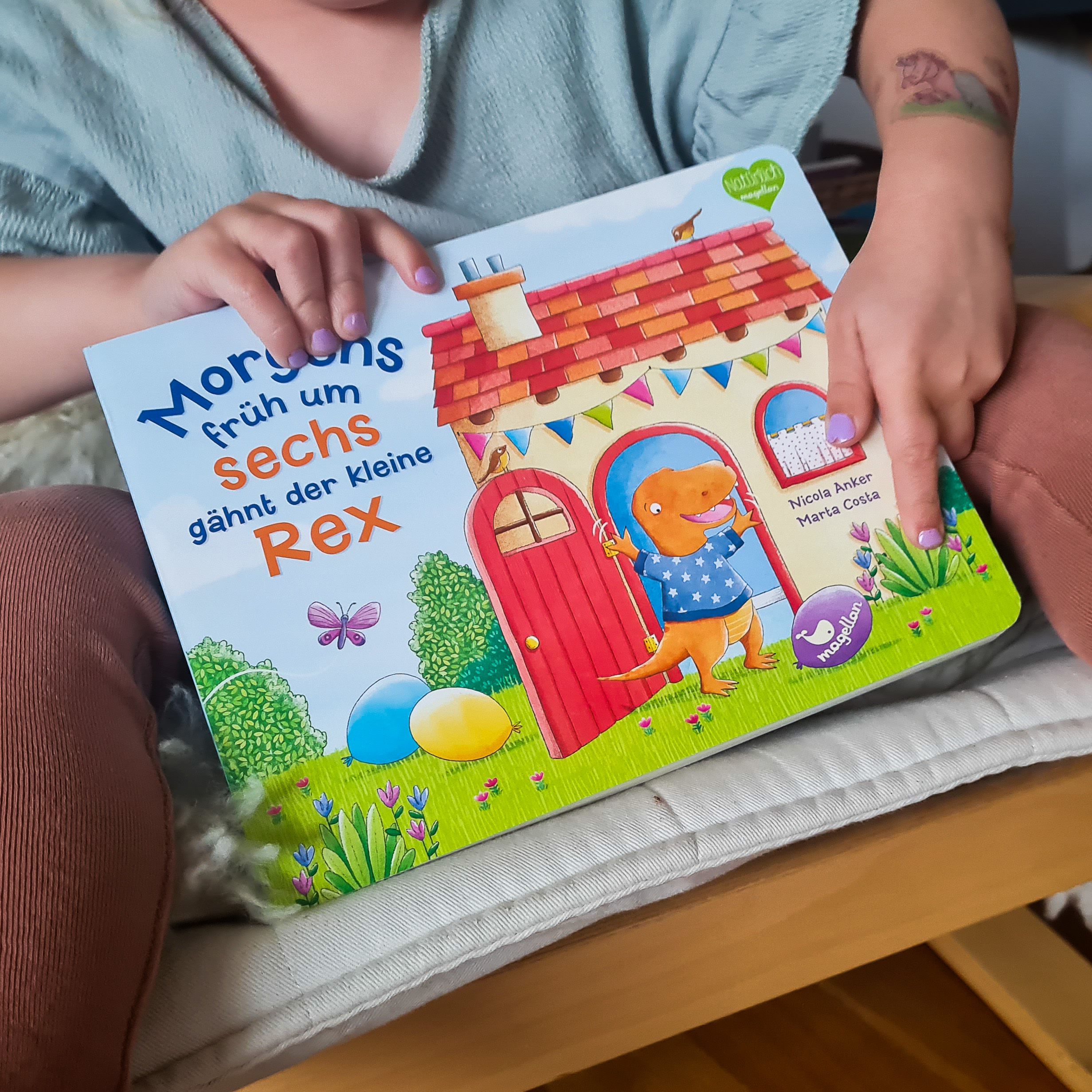 Morgens früh um sechs gähnt der kleine Rex